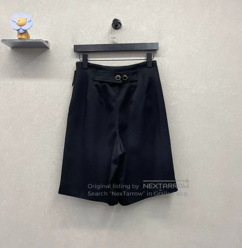 Louis Vuitton Louis Vuitton Black pleated jeweled button-down pleated sh Size 33" - 2 Thumbnail