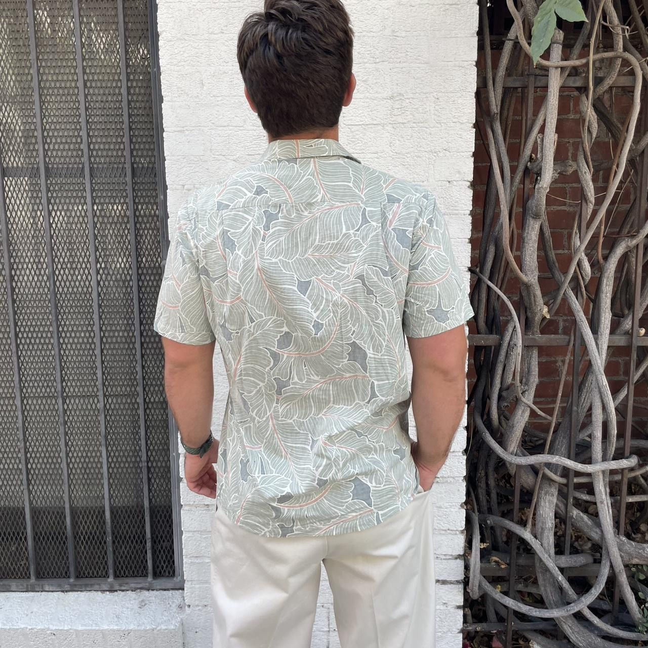 Quicksilver Vintage Green and white tropical leaf Hawaiian shirt sz M Size US M / EU 48-50 / 2 - 3 Thumbnail
