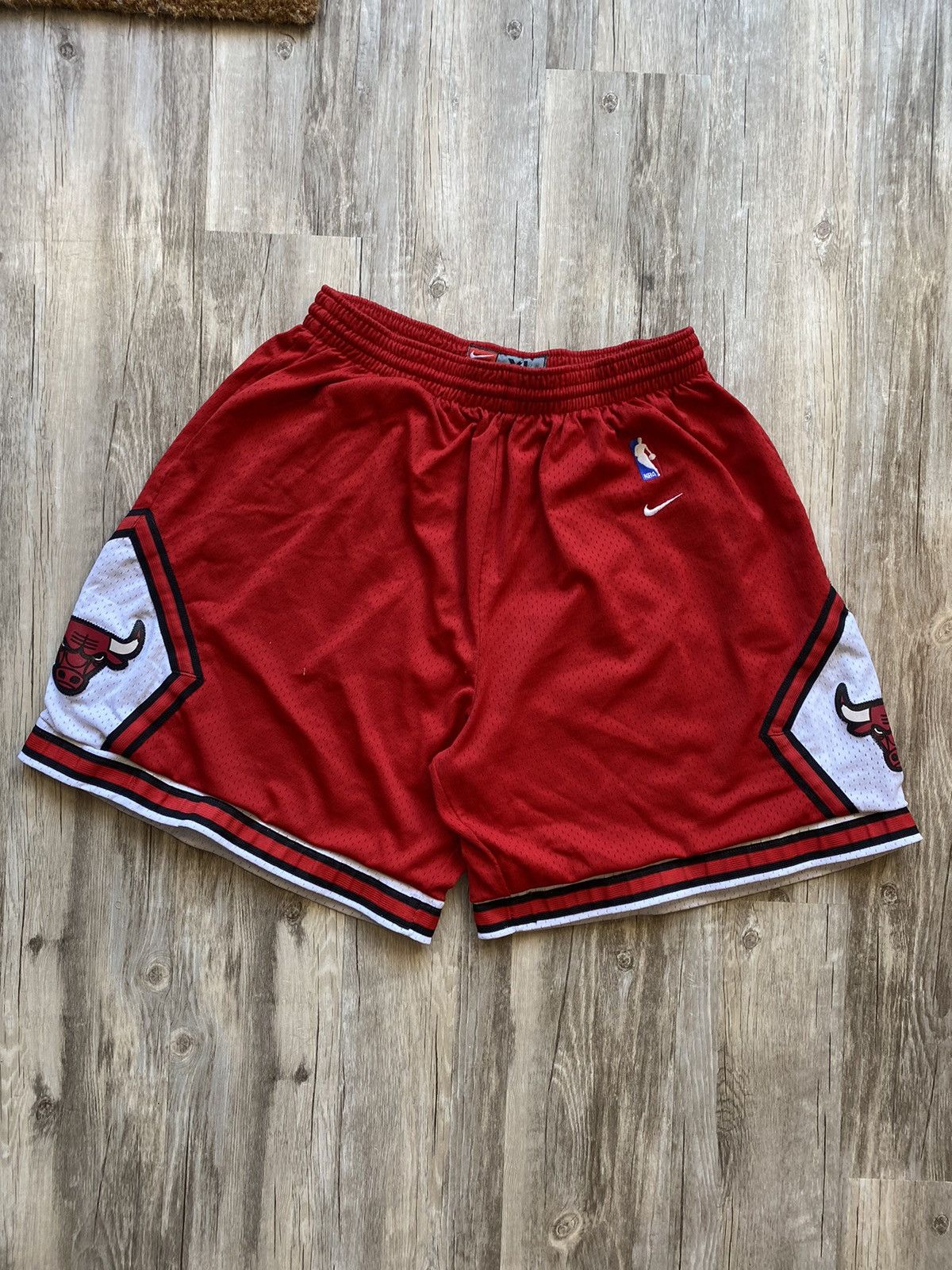 Pre-owned Nba X Nike Vintage 90's Nike Chicago Bulls Nba Basketball Shorts In Red