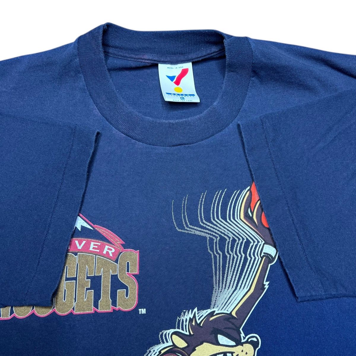 NBA Vintage 1994 NBA Denver Nuggets Taz Looney Tunes T-Shirt Size US XL / EU 56 / 4 - 2 Thumbnail