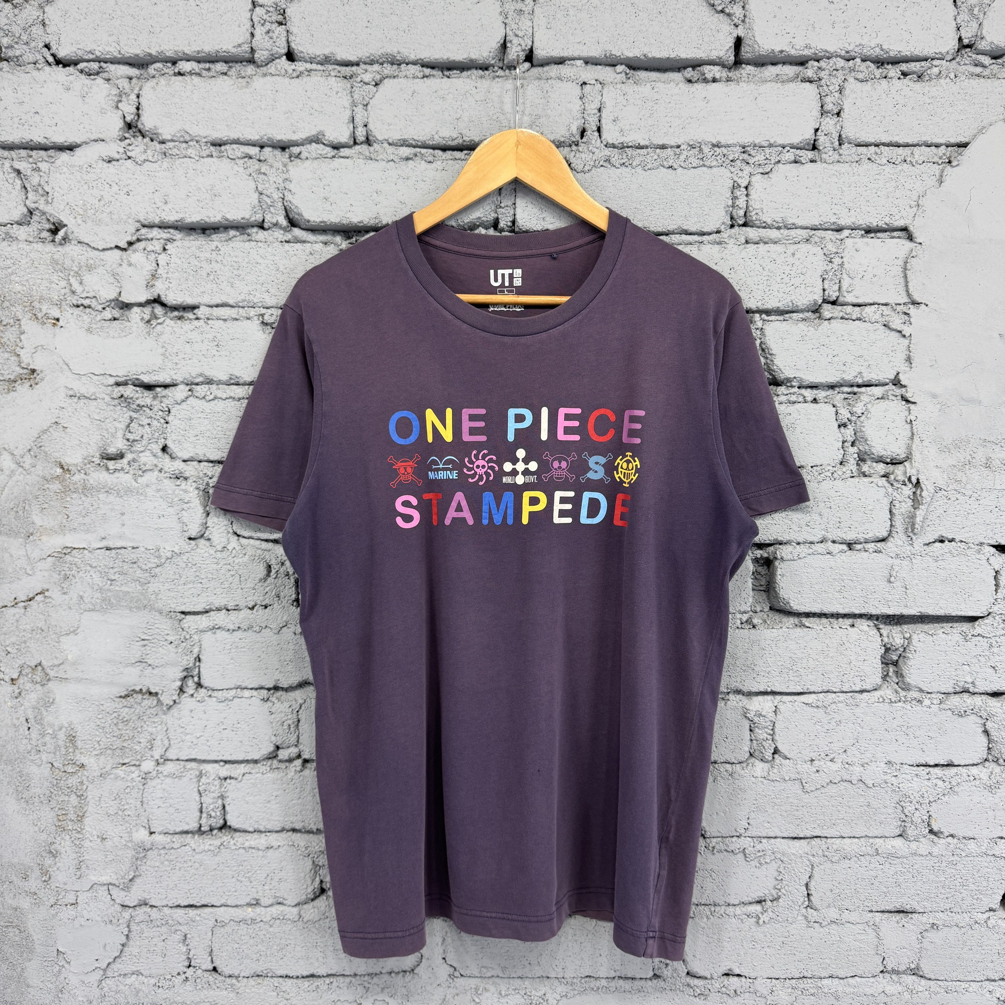 Uniqlo Uniqlo x One Piece Stampede Navy Shonen Jump Anime Sunfaded Size US L / EU 52-54 / 3 - 1 Thumbnail