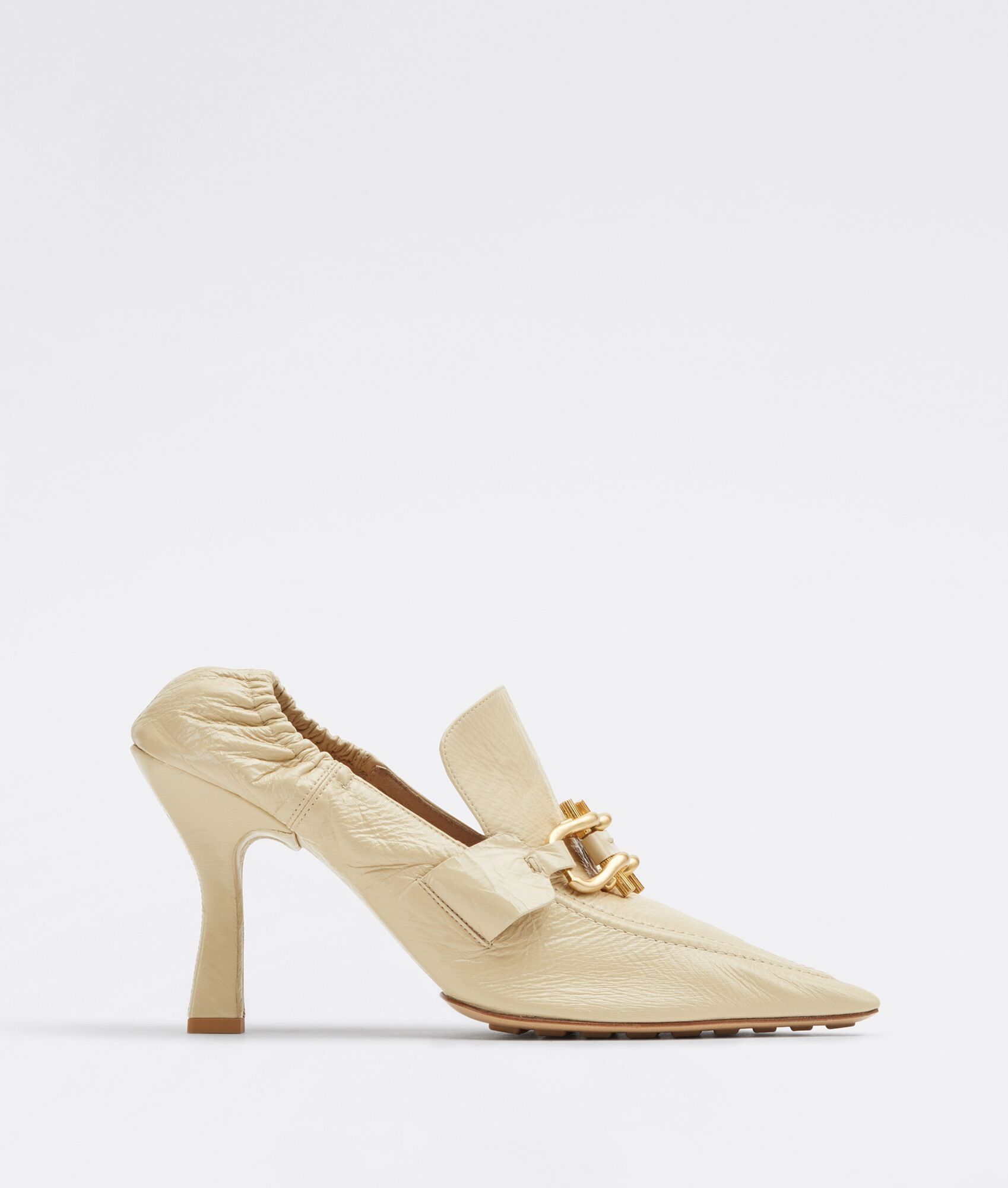 o1bcso1str0225 Madame Pumps in Beige