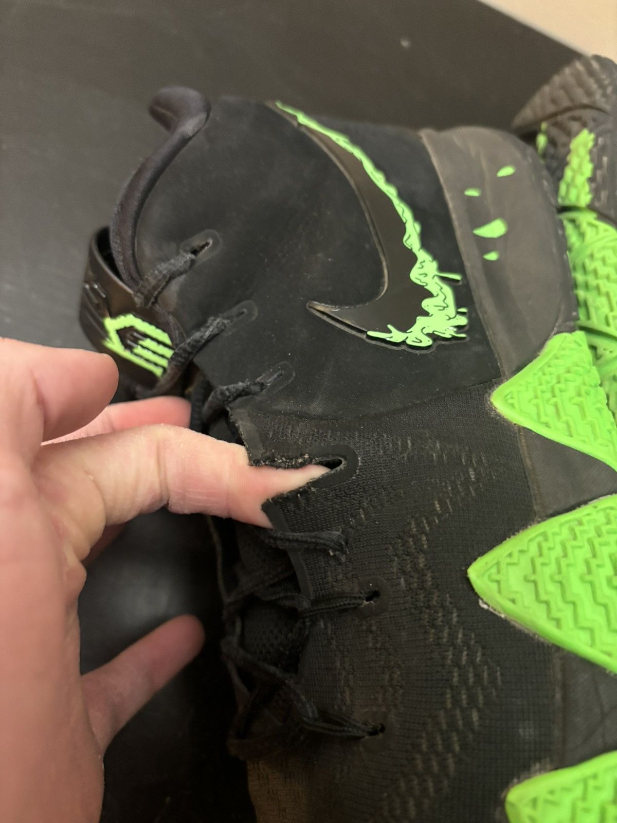 Nike Kyrie 4 Halloween Slime Green