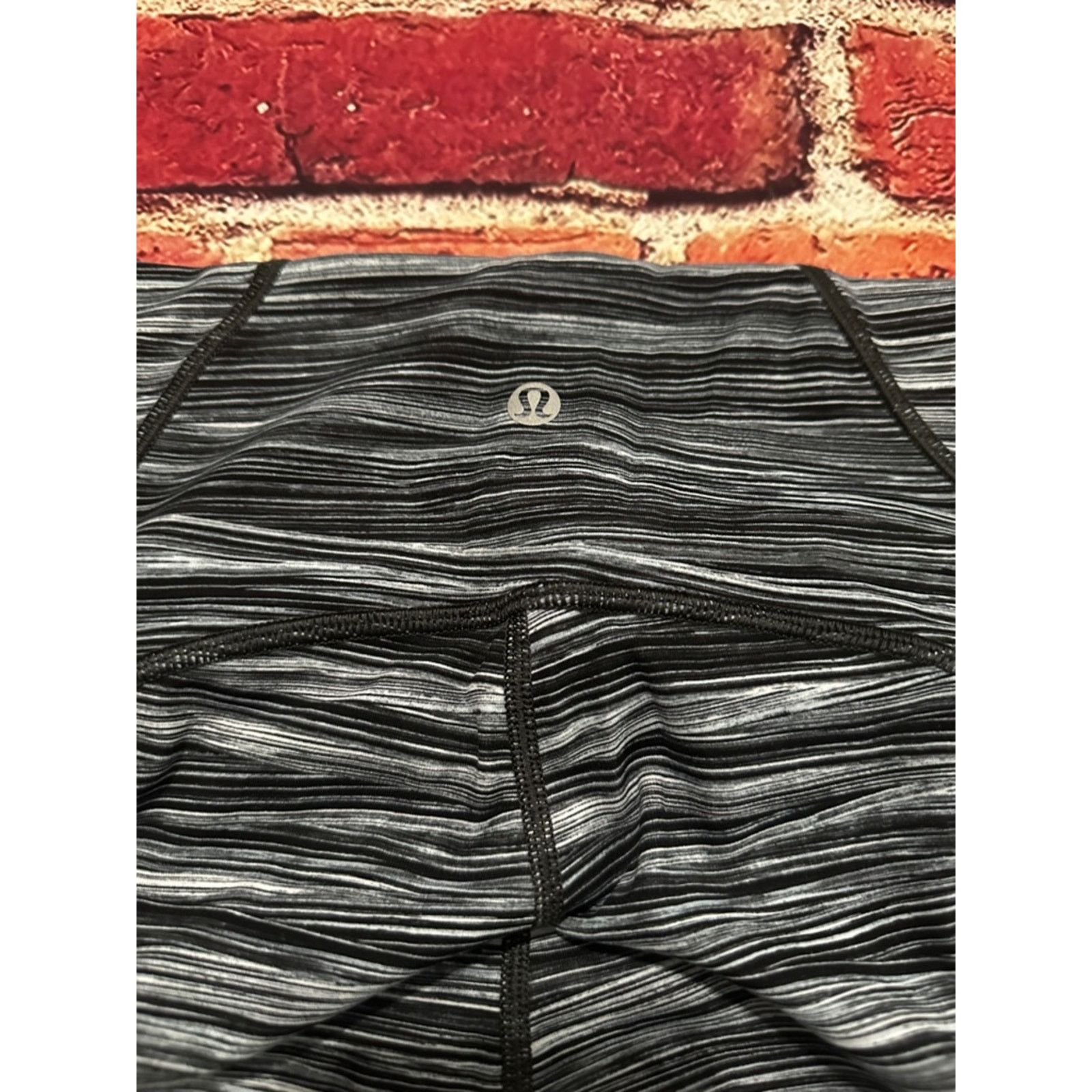 Lululemon Lululemon legging size 8 Size 30" / US 8 / IT 44 - 6 Thumbnail