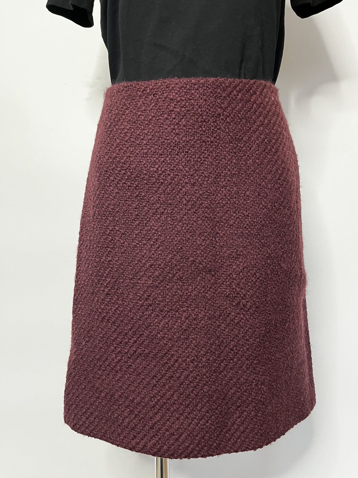 Hugo Boss Wool midi skirt premium brand Hugo Boss 36 wool skirt Size 28" / US 6 / IT 42 - 1 Thumbnail