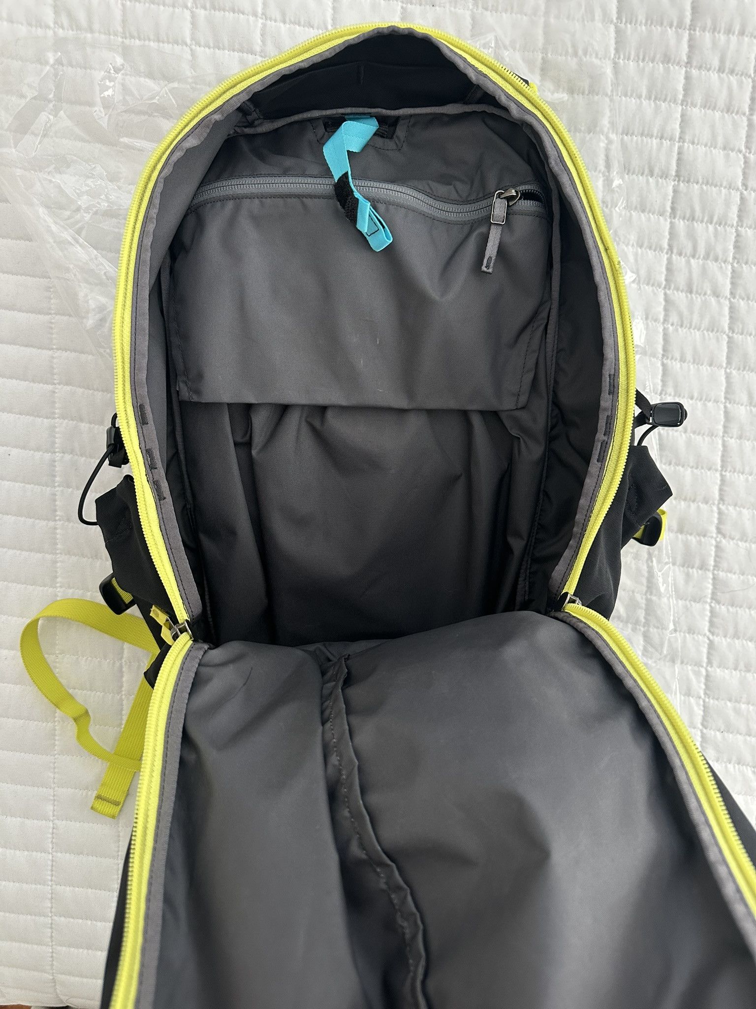 Arc'teryx RARE Arc'teryx Mantis 26L Backpack Black / Olive Moss Size 26 - 16 Thumbnail