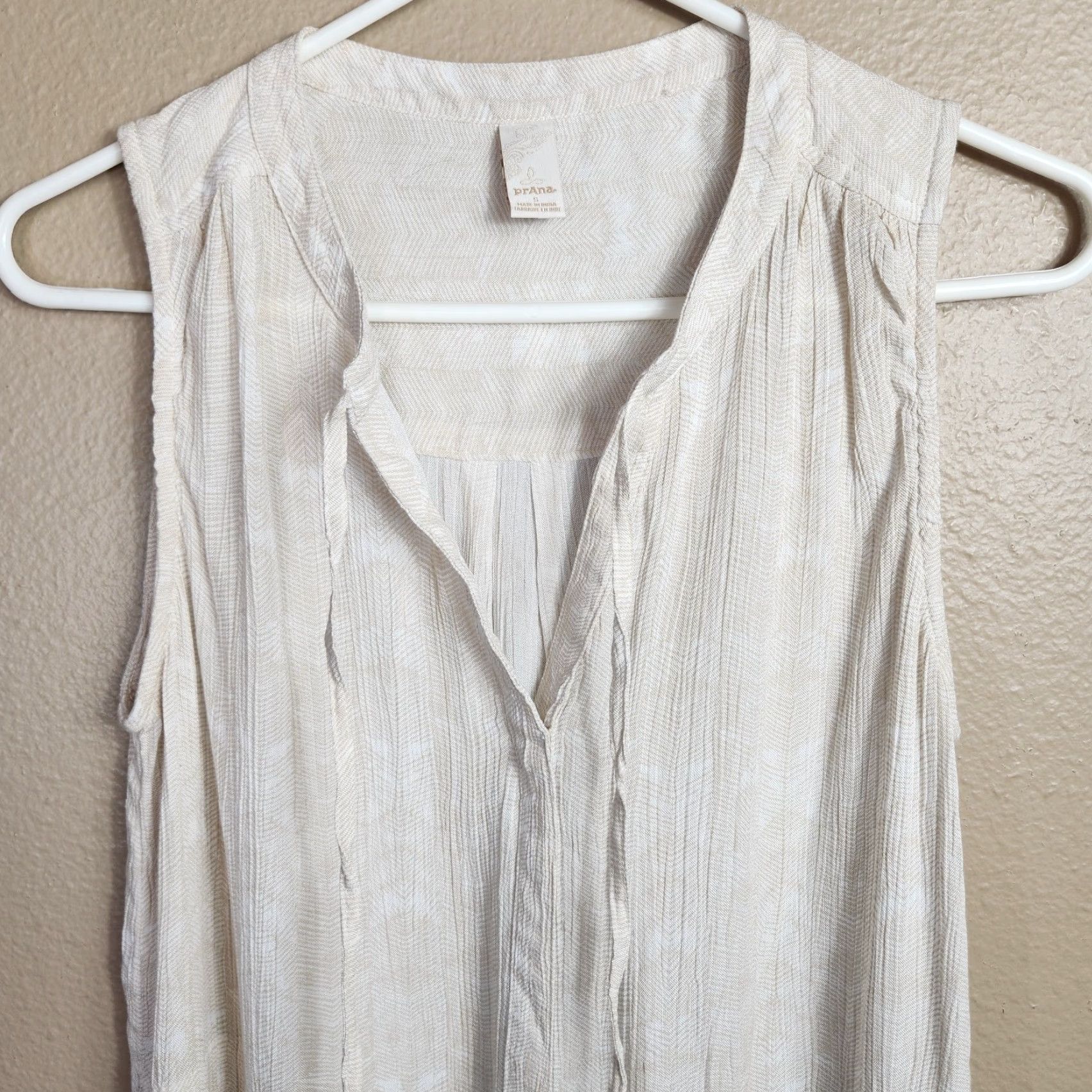 Prana Prana Womens |S| Natassa Crinkled Sleeveless Tunic Beige V-Neck Pockets Lightweight Beach Tunic 100% Lenzing Modal Regular S Womens Size S / US 4 / IT 40 - 6 Thumbnail