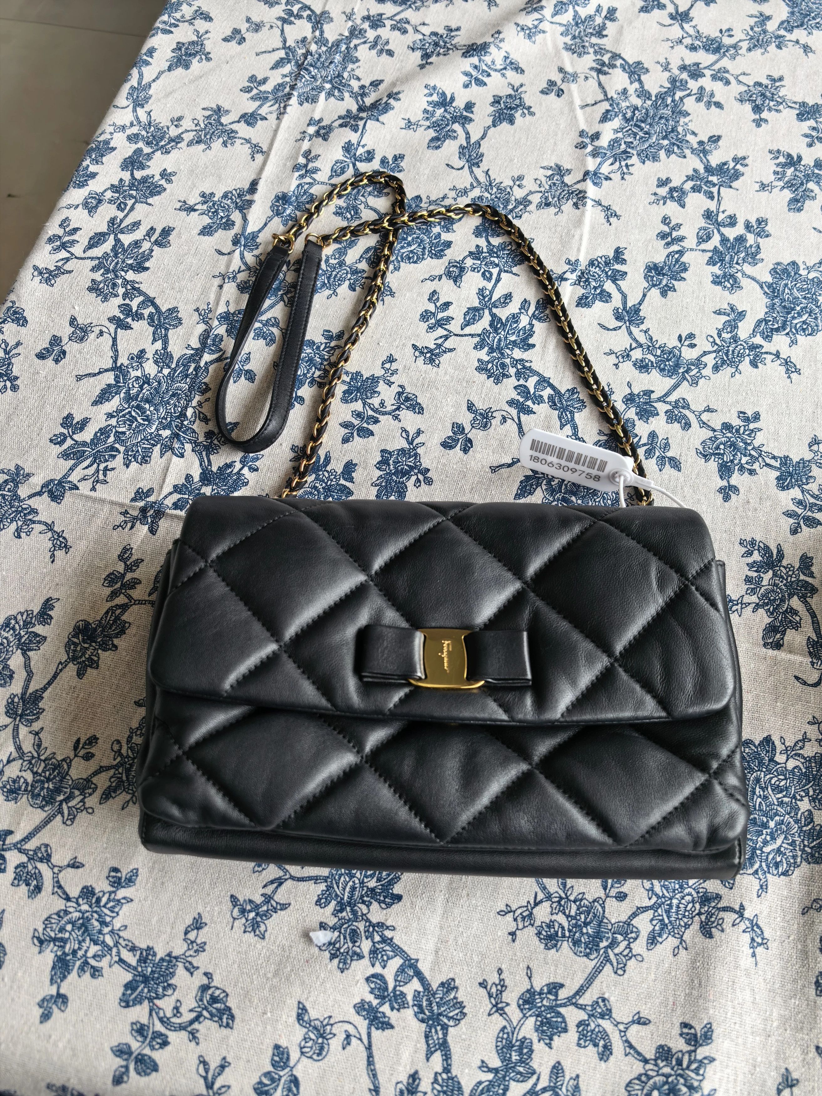 Salvatore Ferragamo Ferragamo Black Lambskin Bow Chain Crossbody/Shoulder Bag Size ONE SIZE - 1 Thumbnail