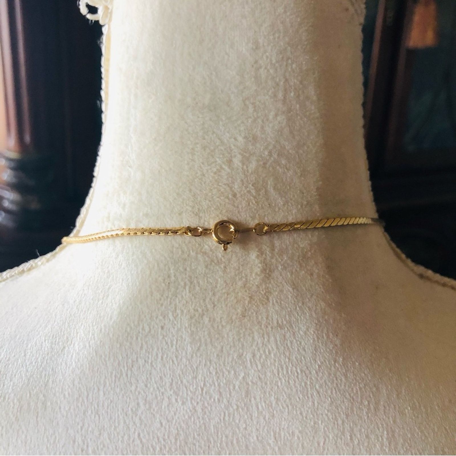 Vintage Vintage filigree pendant on gold braided chain necklace Size ONE SIZE - 6 Thumbnail