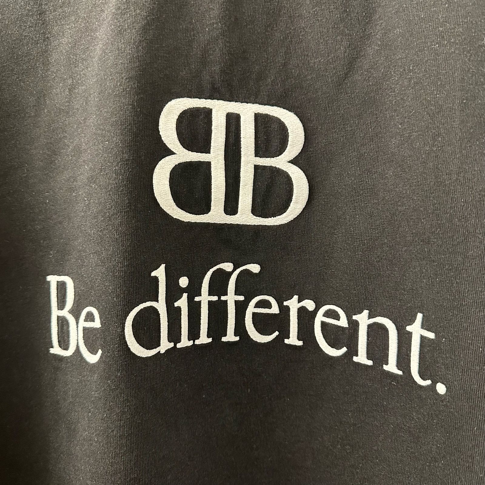 Balenciaga NWT Be Different Distressed Embroidered Logo BB T Shirt - S Size US S / EU 44-46 / 1 - 4 Thumbnail