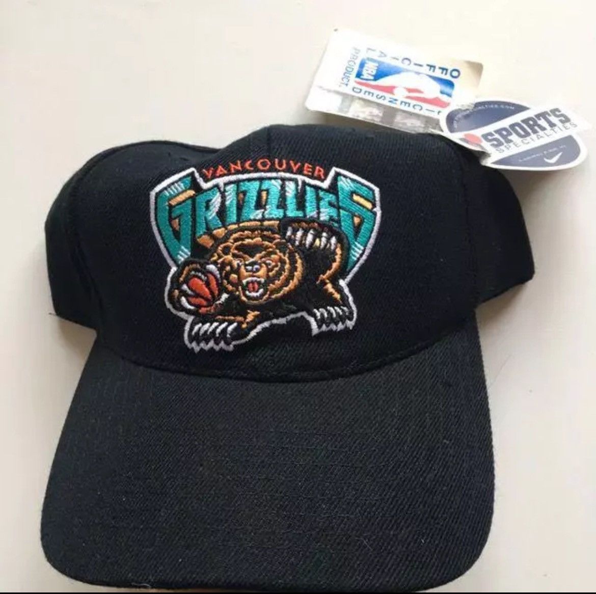 NBA × Sports Specialties × Vintage Vintage 90s Vancouver Grizzlies Sports Specialties Snapback Size ONE SIZE - 1 Thumbnail
