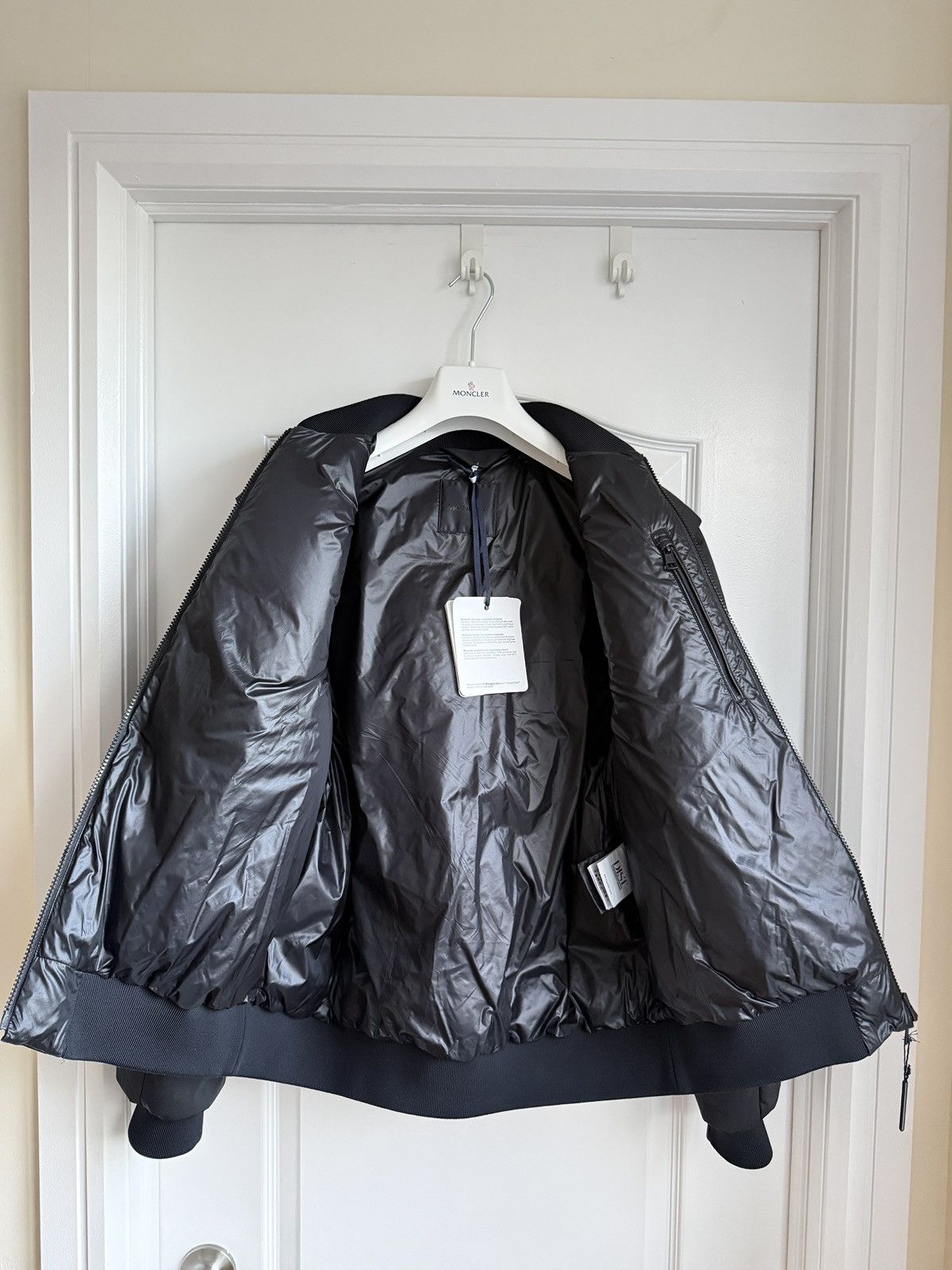 Moncler Moncler Taku Down Jacket - Zip-off sleeves BLK/Size L,3 Size US L / EU 52-54 / 3 - 7 Thumbnail