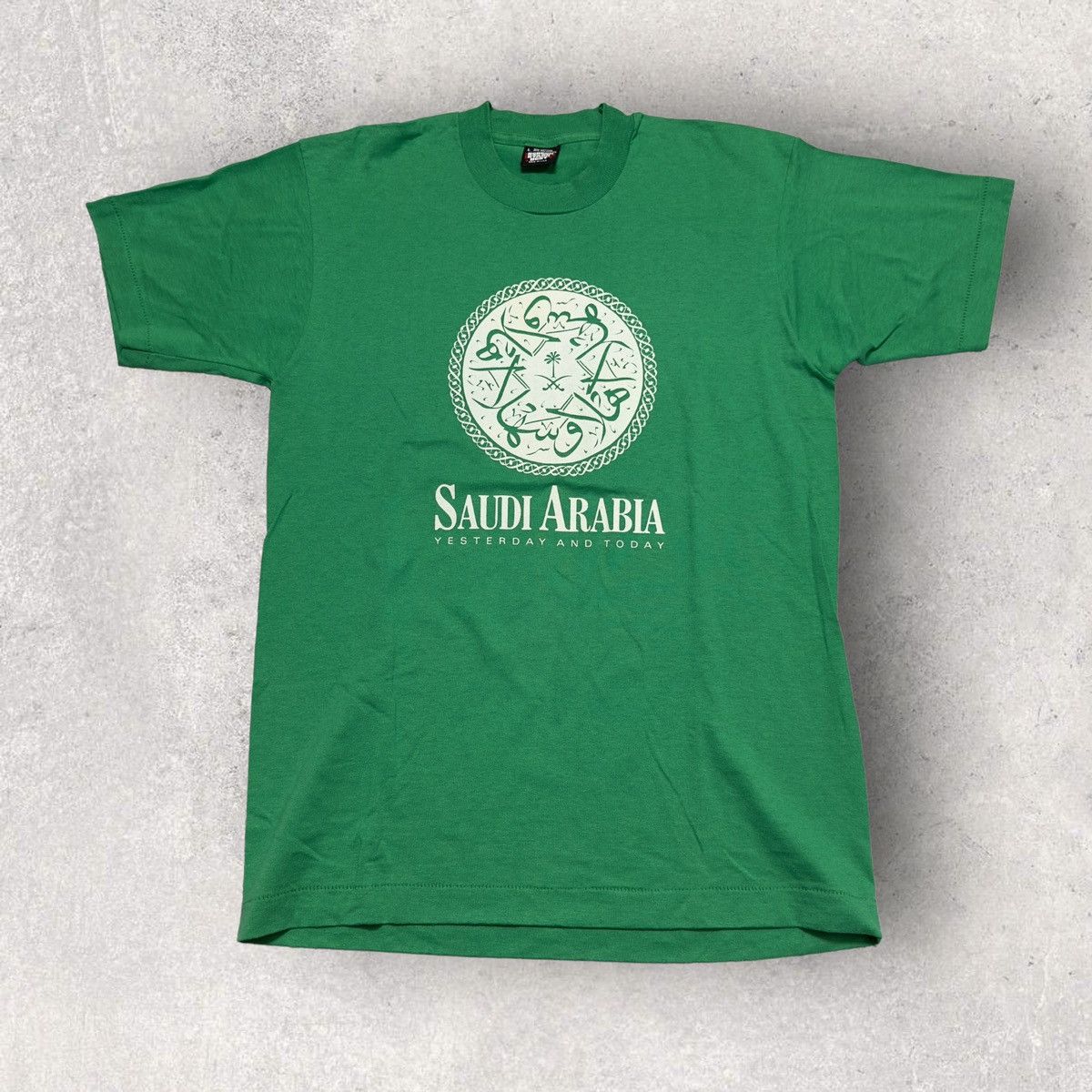 Vintage Vintage Saudi Arabia tee Size US L / EU 52-54 / 3 - 1 Thumbnail