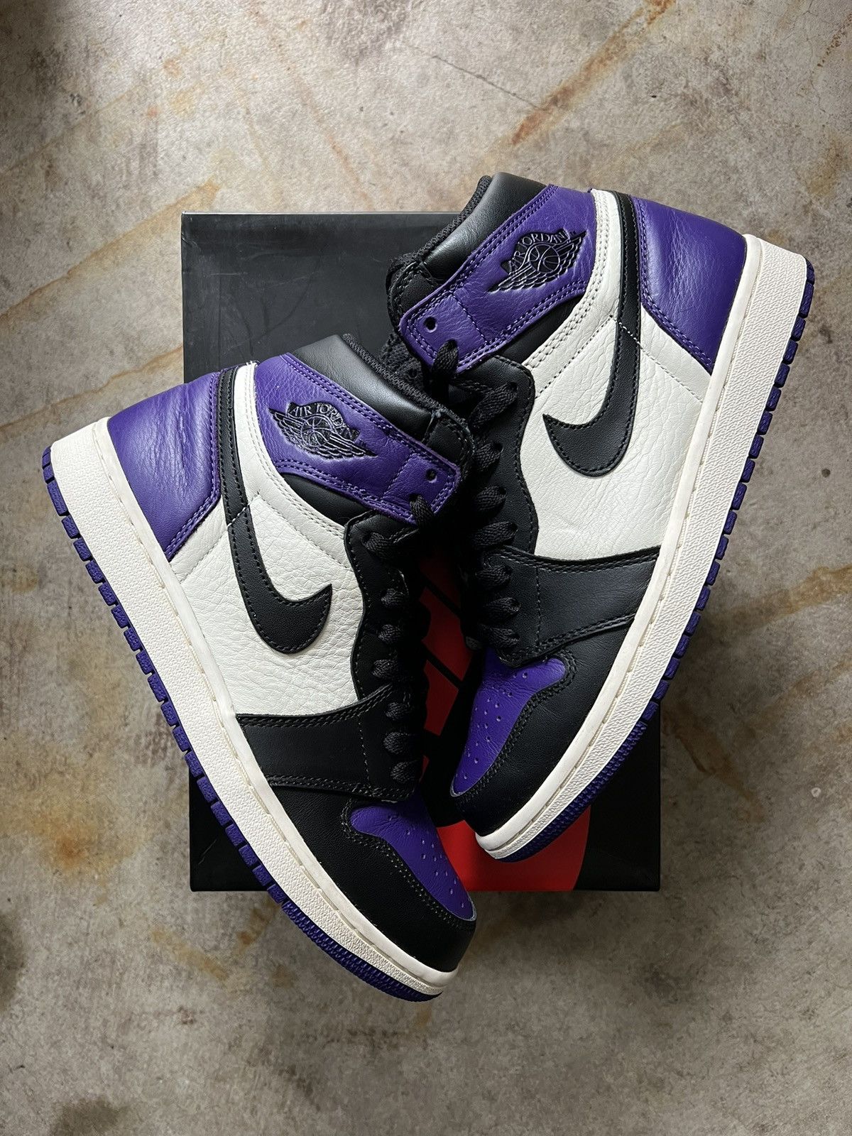 Jordan Brand Jordan 1 High Purple Toe Court Purple Size US 8.5 / EU 41-42 - 1 Thumbnail