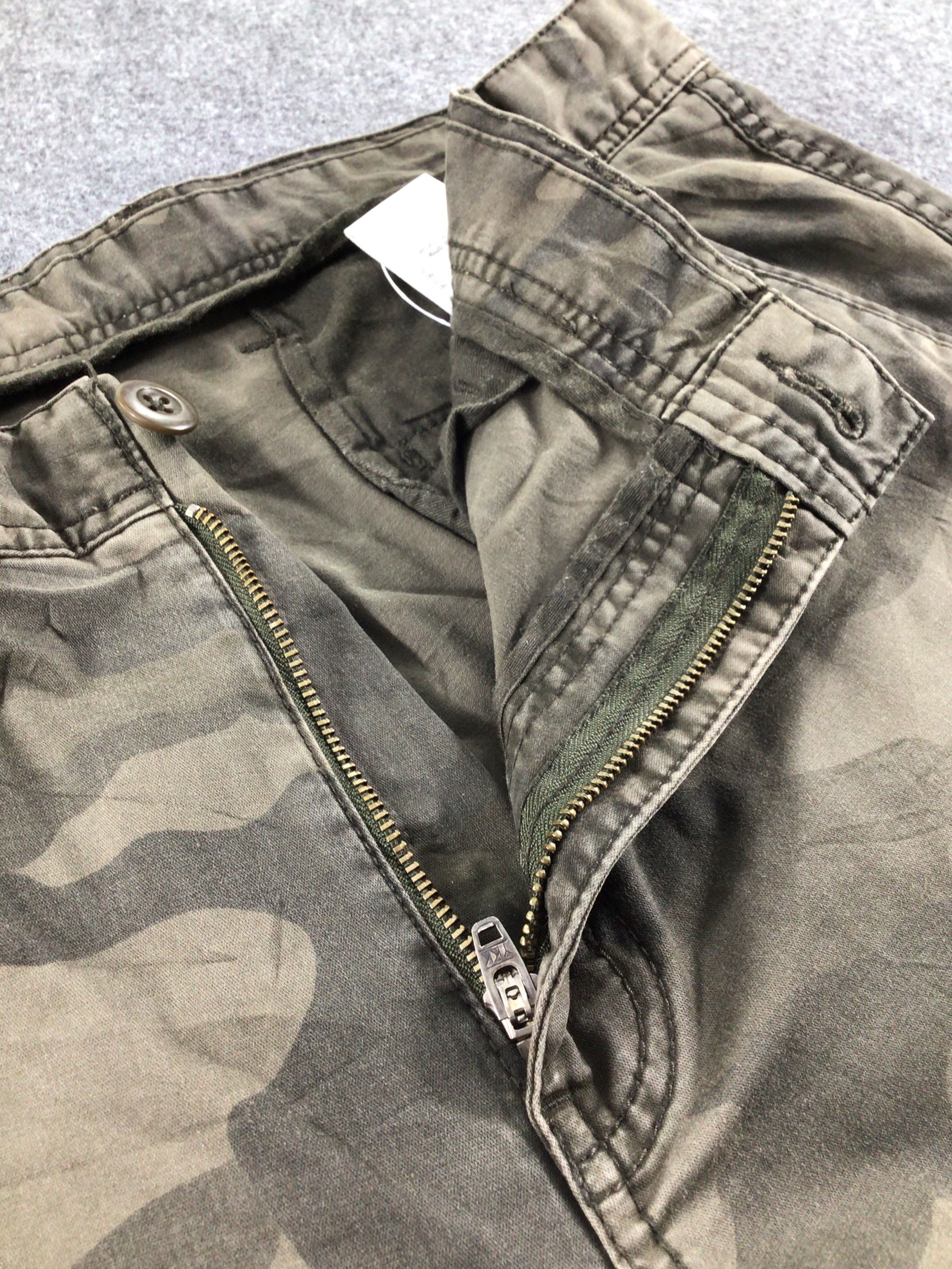 Uniqlo Uniqlo Camo Multi Pocket Cargo Pant-J133 Size US 35 - 5 Thumbnail