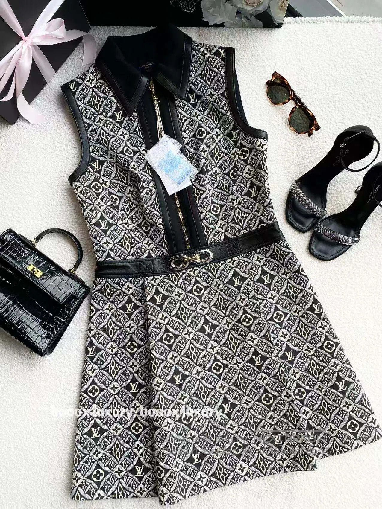Louis Vuitton Louis Vuitton The old flower is full of printed dresses| Size XXS / US 00 / IT 34 - 1 Thumbnail