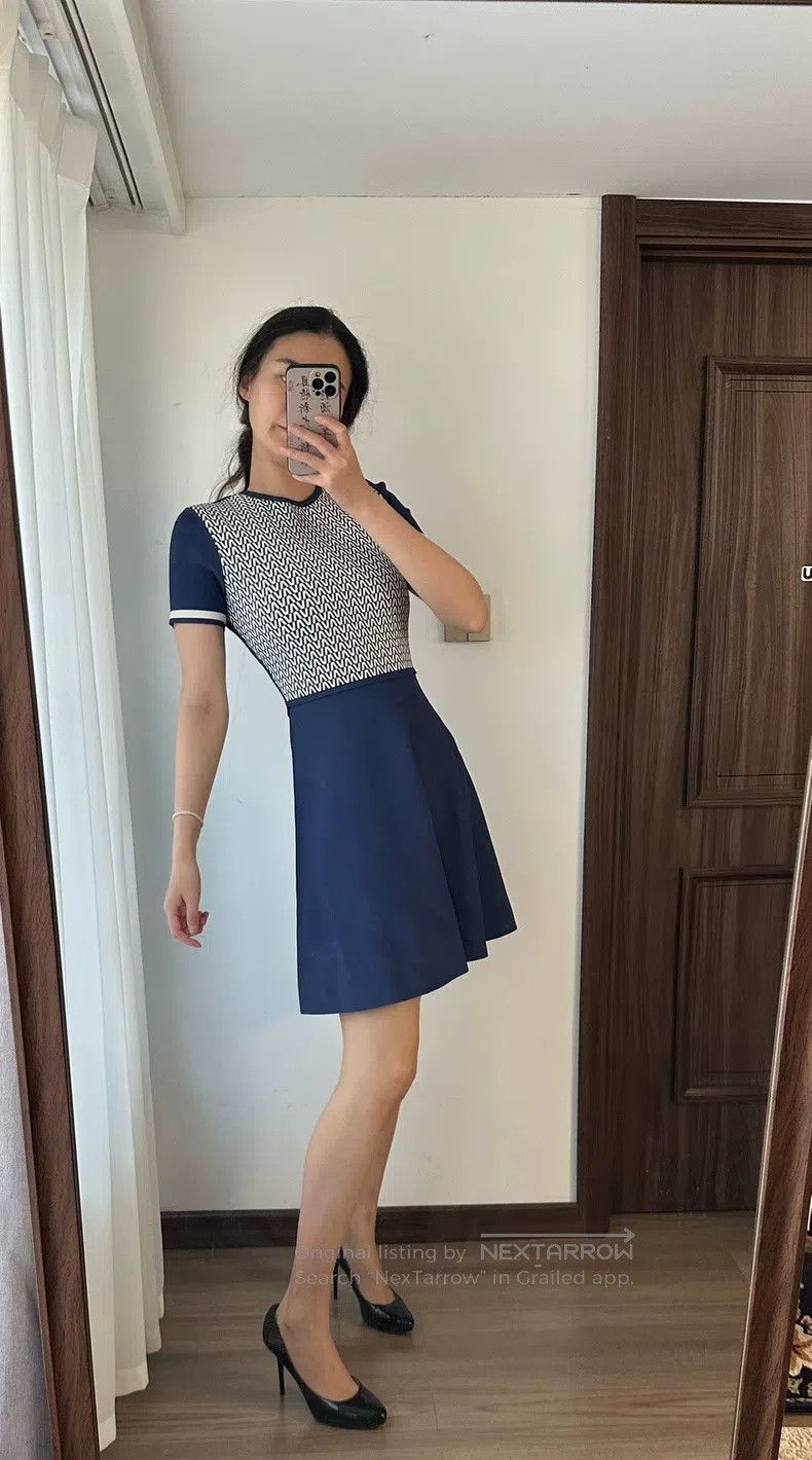 Valentino Valentino dress Size M / US 6-8 / IT 42-44 - 2 Thumbnail