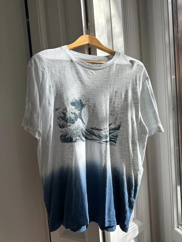 Uniqlo Uniqlo UT x MFA Boston Hokusai “Great Wave” T-Shirt – Size L Size US L / EU 52-54 / 3 - 4 Thumbnail