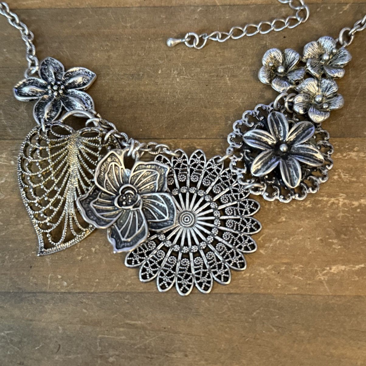 Other Premier Designs silver botanical floral statement necklace Size ONE SIZE - 4 Thumbnail