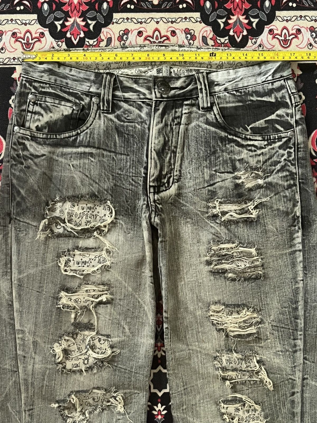 Le Grande Bleu (L.G.B.) ⚡️Trashed⚡️Vintage Japan Grunge Light Grey Distressed Jeans Size US 33 - 14 Thumbnail