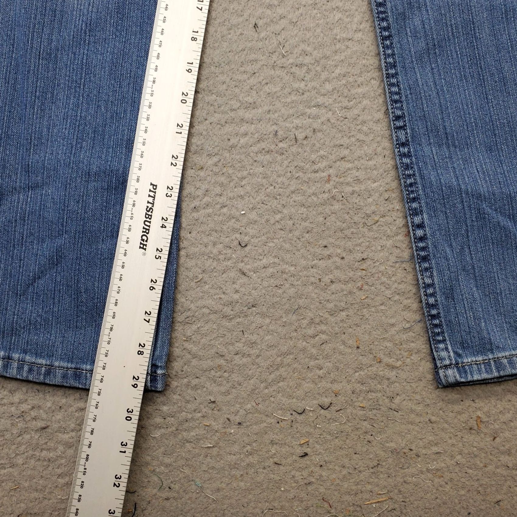 Levi's Levi's Bootcut Jeans Womens Size 14M Blue Denim Mid Rise Classic 29.25 Inseam 38.75 Outseam 5-Pocket Denim Comfort Pockets Button Zipper 29.25" Size 36" / US 14 / IT 50 - 4 Thumbnail