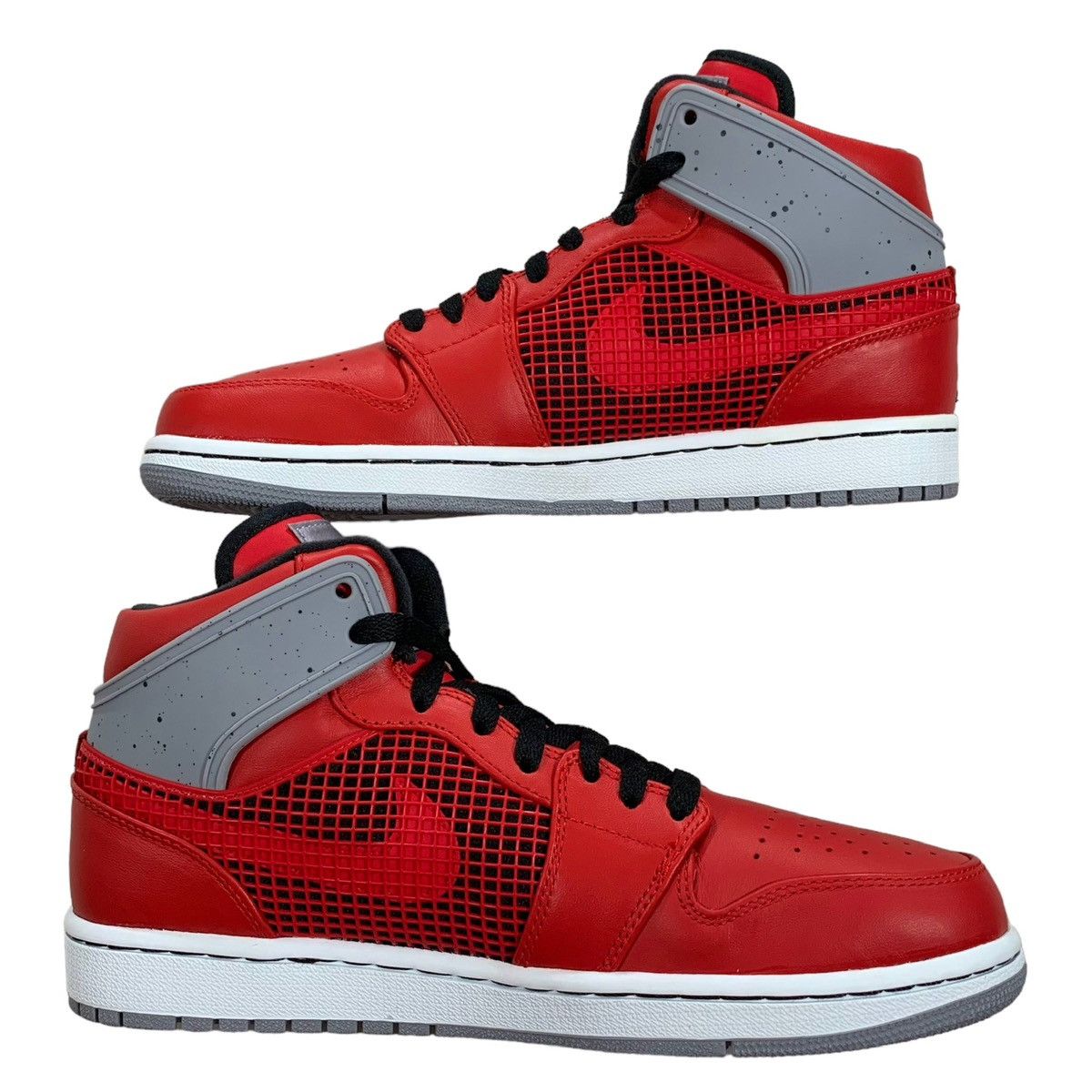 Jordan Brand Air Jordan 1 Retro ‘89 Toro Fire Red Black Grey 2013 Sneaker Size US 8 / EU 41 - 2 Thumbnail