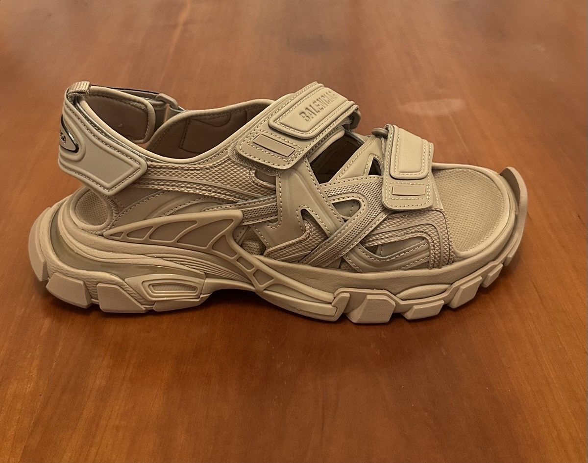 バレンシアガ　サンダル　Track sandals Balenciaga 43 Buy Balenciaga men grey track sandals for $700 online on