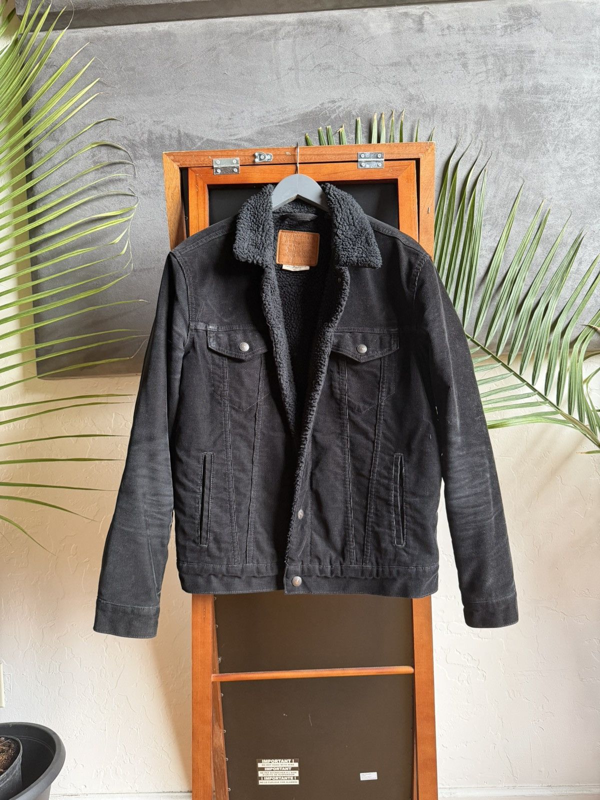 Levi's Vintage Clothing Levi’s Black Corduroy Sherpa Trucker Size US M / EU 48-50 / 2 - 1 Thumbnail