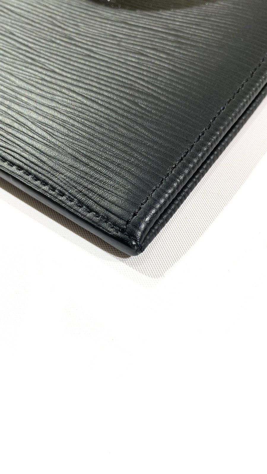 Louis Vuitton × Supreme Louis Vuitton X Supreme Pochette Black EPI Leather Size ONE SIZE - 8 Thumbnail