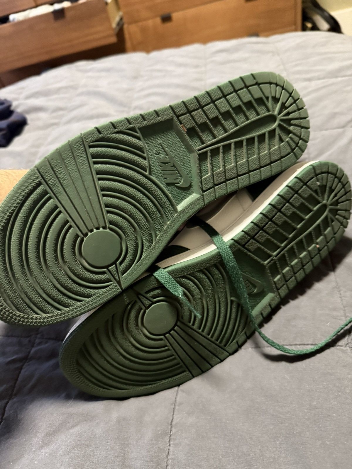 Nike Nike Air Jordan 1 Gorge Green Size US 10.5 / EU 43-44 - 4 Thumbnail