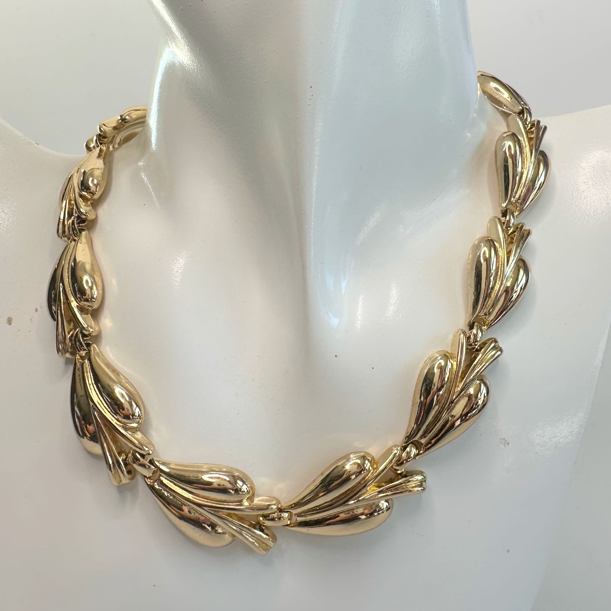 Other Women's Beautiful Trifari Gold Tone Leaf Design Necklace Size ONE SIZE - 3 Thumbnail