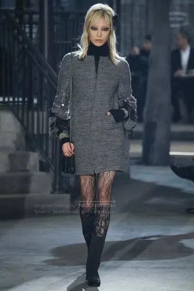 Chanel Chanel Heavy industry stud bead lace petal cuff long-sleev Size XXS / US 00 / IT 34 - 8 Thumbnail