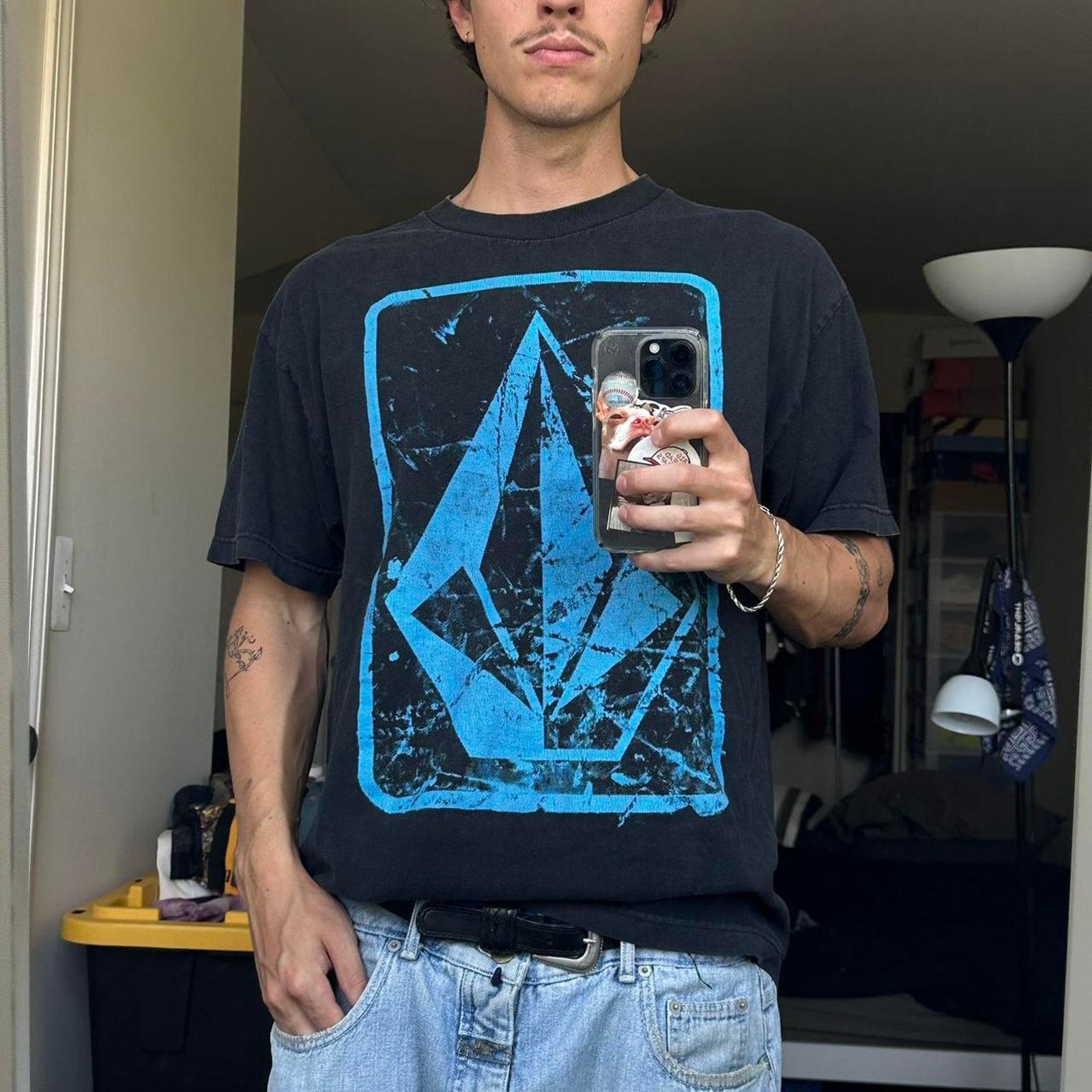 Volcom Vintage 00s 90s Black Faded Volcom Graphic Skate Surf Tee Size US L / EU 52-54 / 3 - 2 Thumbnail