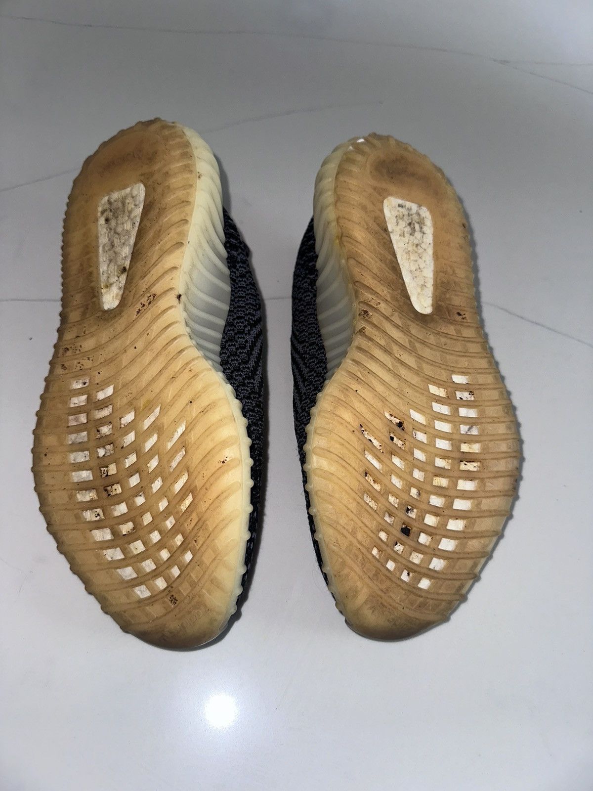 Yeezy ADIDAS YEEZY BOOST 350 V2 CARBON SIZE 7 Size US 7 / EU 40 - 2 Thumbnail