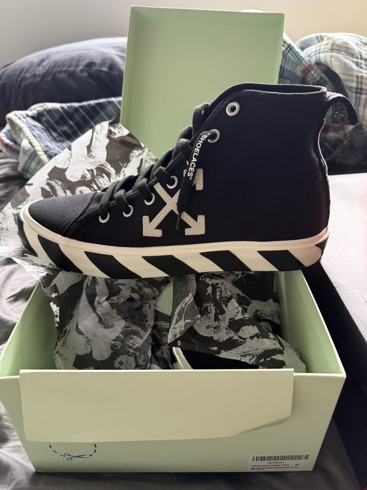 Off-White Off White Mid Top Vulcanized Canvas Size US 11 / EU 44 - 1 Thumbnail