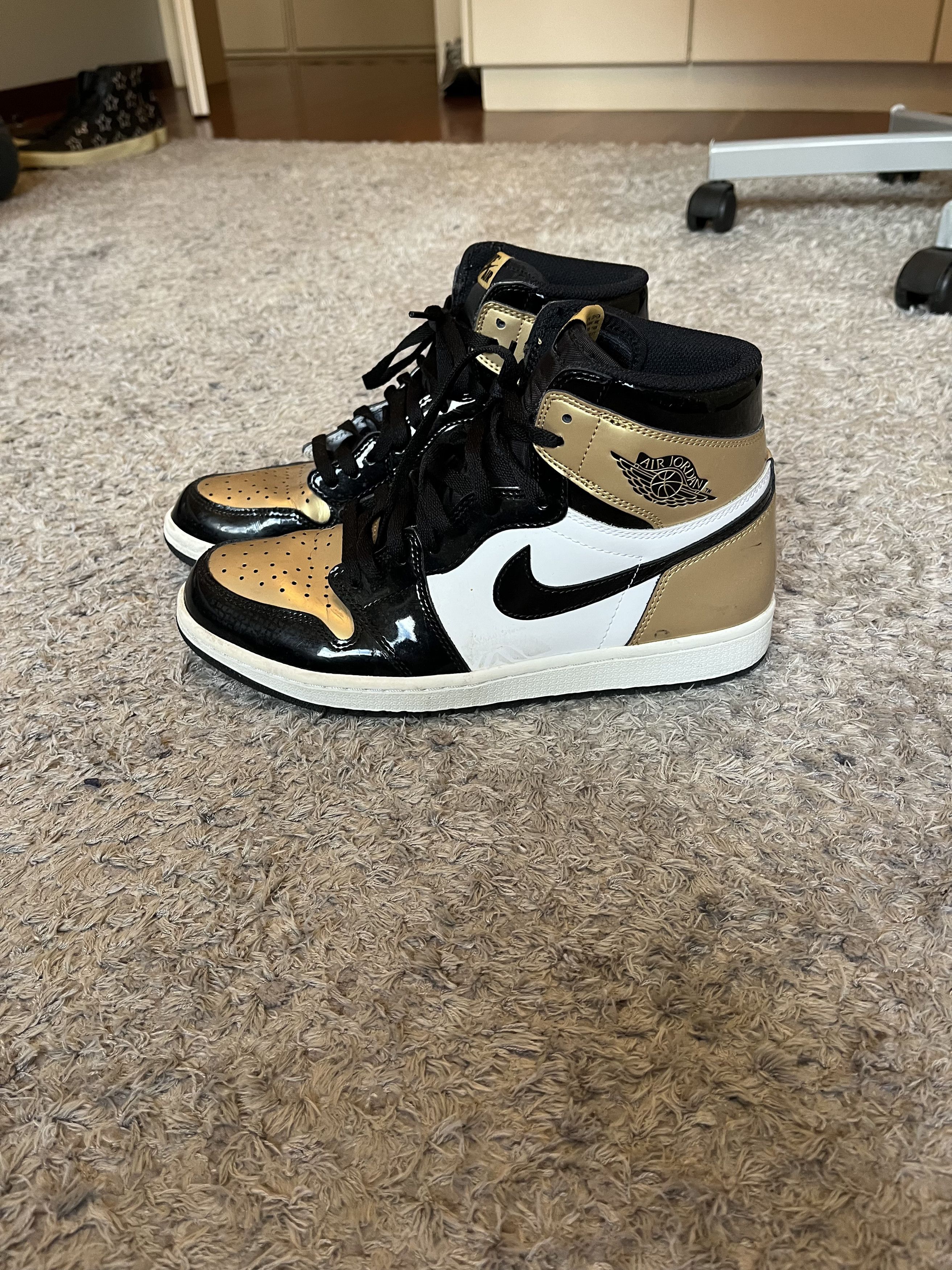 Jordan Brand Air Jordan 1 Retro High OG ‘Gold Toe’ Size US 10 / EU 43 - 2 Thumbnail