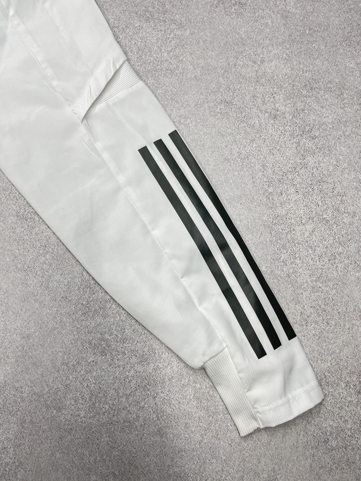 Adidas Mens Adidas Manchester United Football Light Jacket White Size US M / EU 48-50 / 2 - 8 Thumbnail
