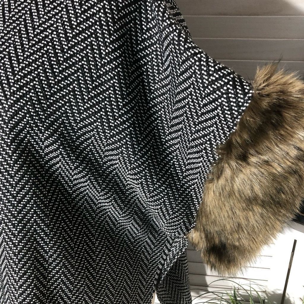 Vintage Poncho Chevron Faux Fur Trim Pullover Black/White Size M / US 6-8 / IT 42-44 - 6 Thumbnail