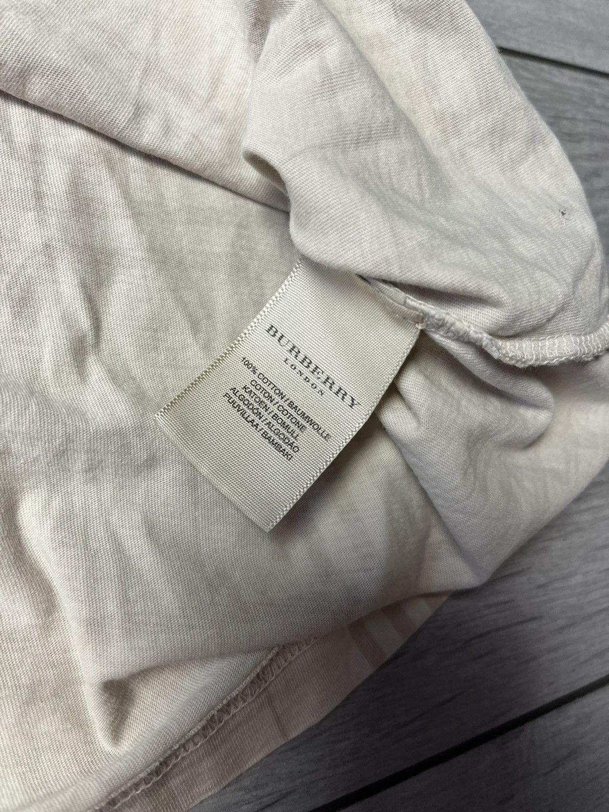 Burberry Burberry London Tshirt nova check size Medium Size US M / EU 48-50 / 2 - 5 Thumbnail