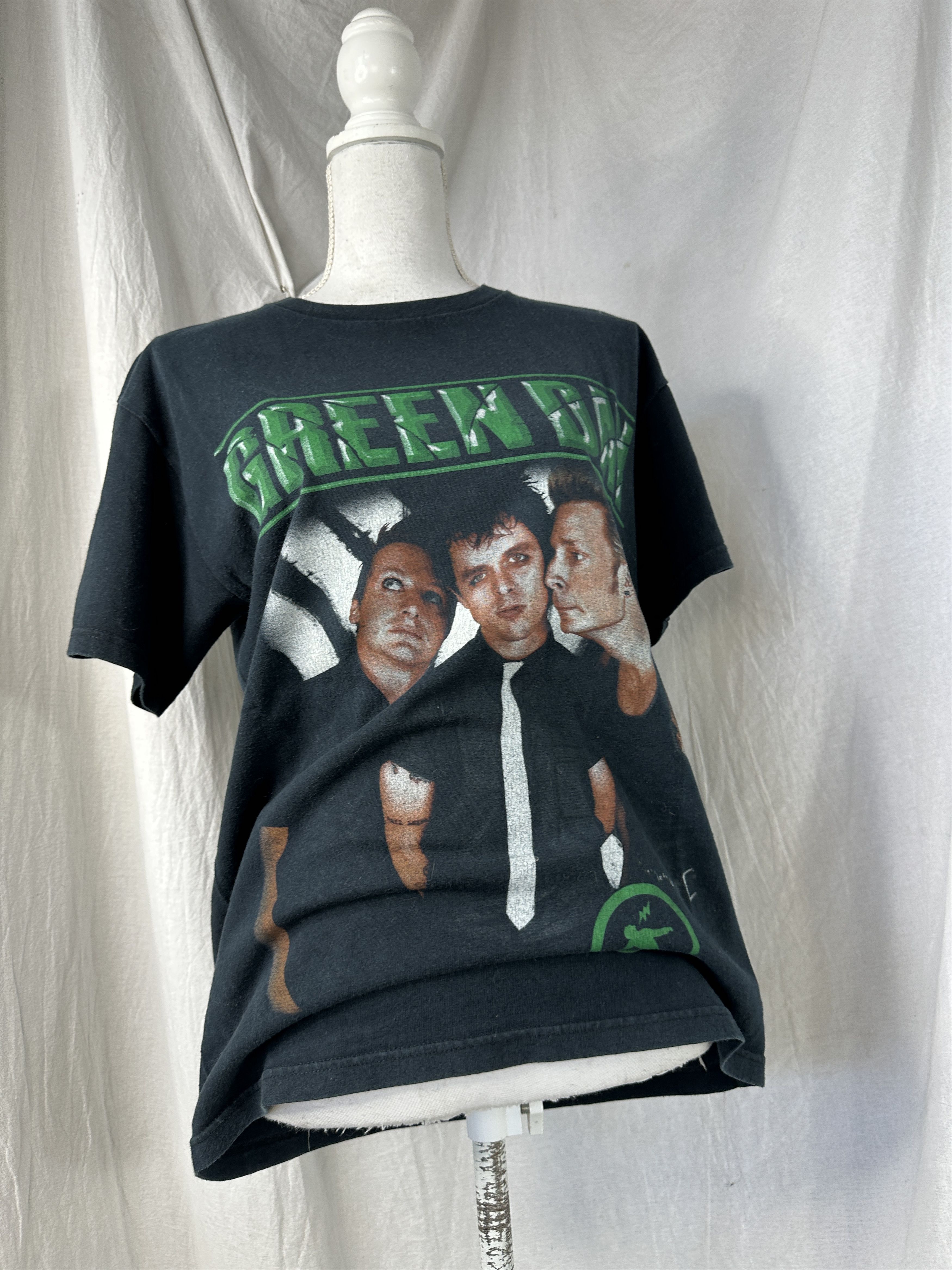 Vintage Vintage Streetwear Rock Band tee Green Day T-shirt 00s Size US M / EU 48-50 / 2 - 1 Thumbnail