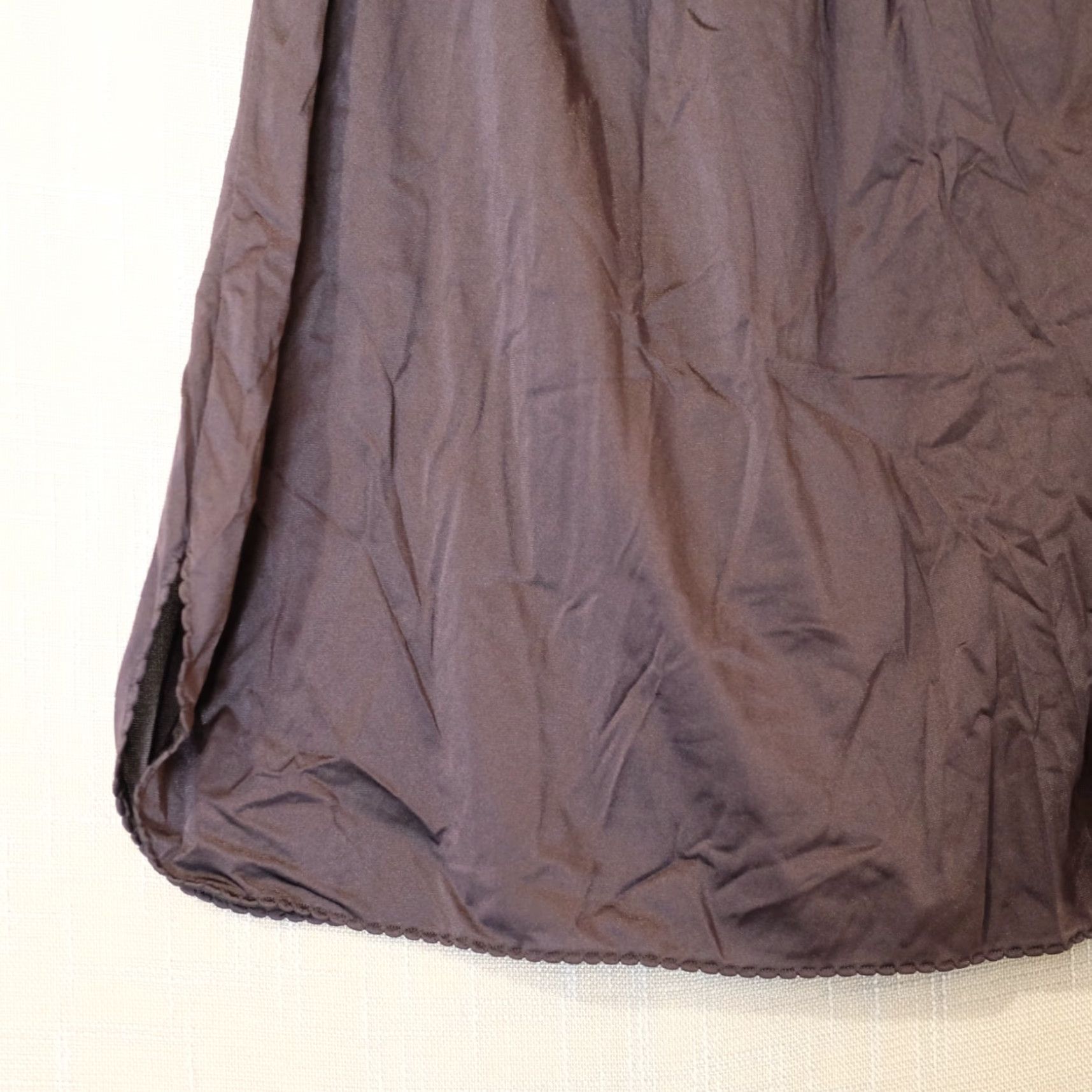 Vintage VINTAGE Vanity Fair Black Slip Skirt Womens XL Short Mini Scalloped Hem Slit Elastic Waist Nylon Side Slits 90s Womens Size 40" / US 18 - 3 Thumbnail