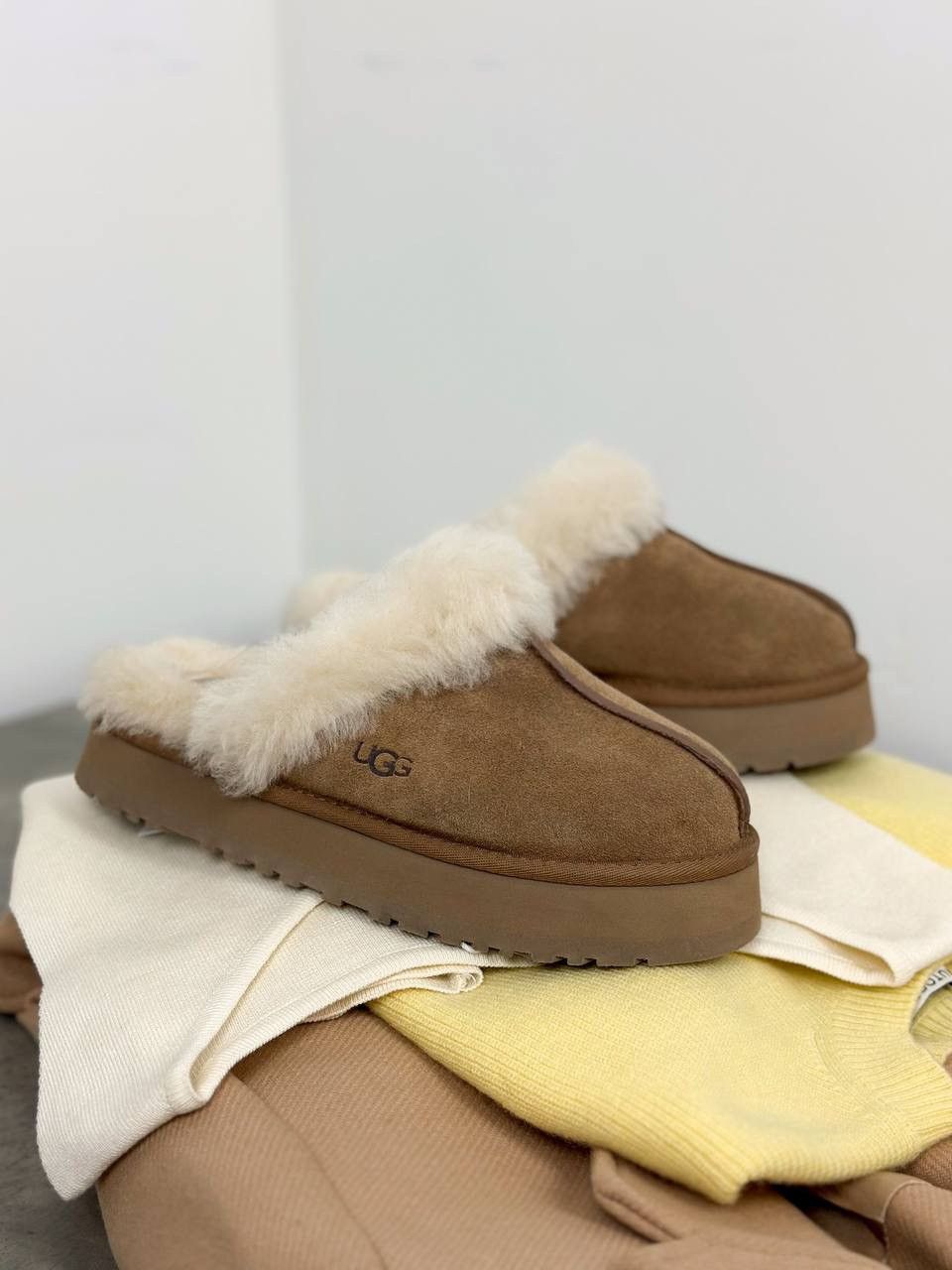 Ugg UGG Disquette Slipper Size US 6 / IT 36 - 1 Thumbnail