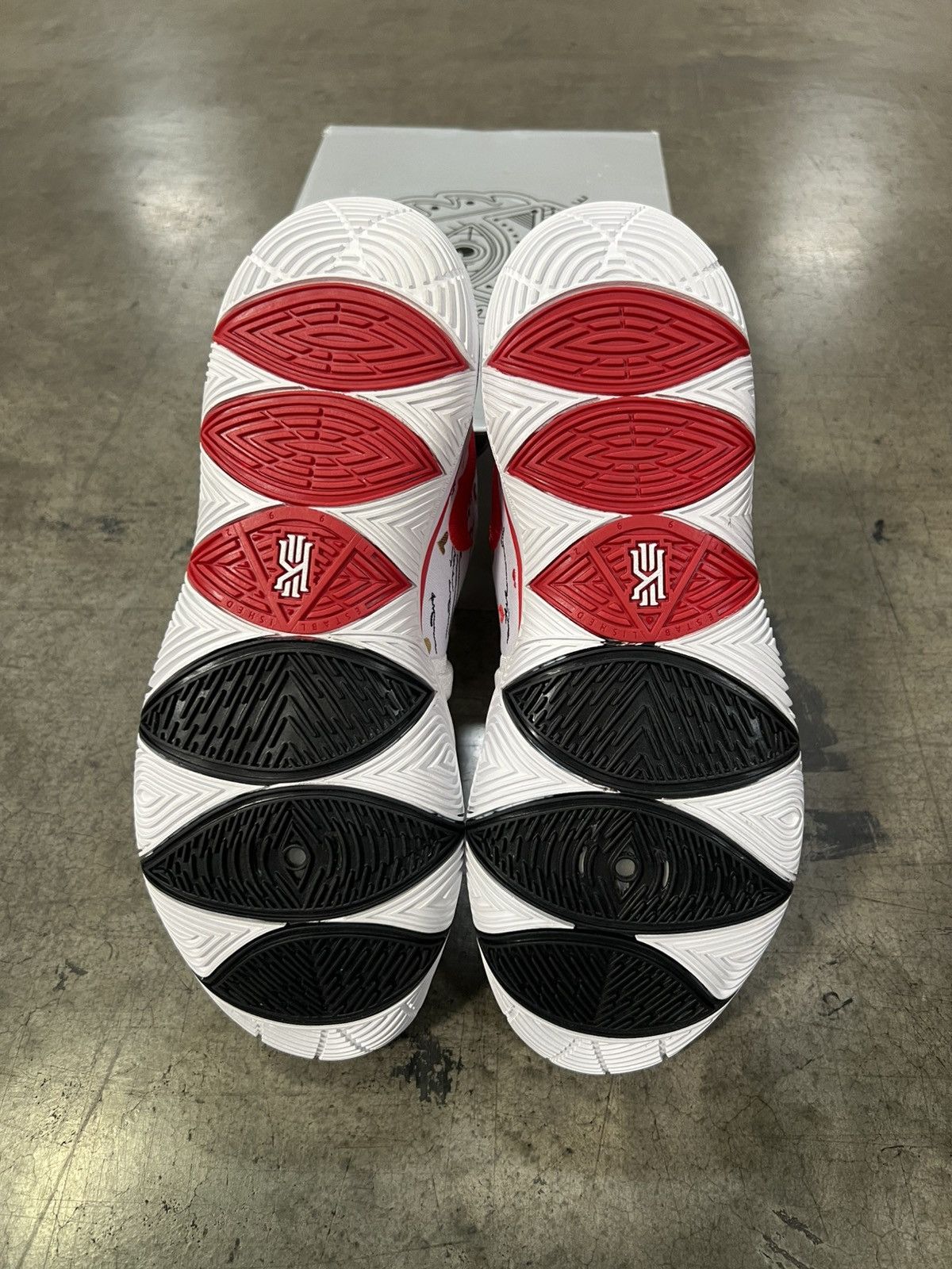 Nike Nike Sneaker Room x Kyrie 5 I Love You MOM Size US 11.5 / EU 44-45 - 6 Thumbnail