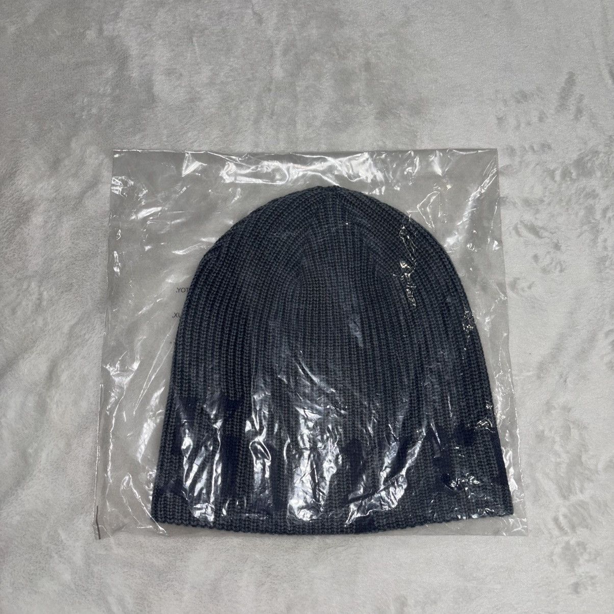 帽子 supreme Old English Printed Beanie Slate Supreme Old English Printed Beanie (SS25) - $40