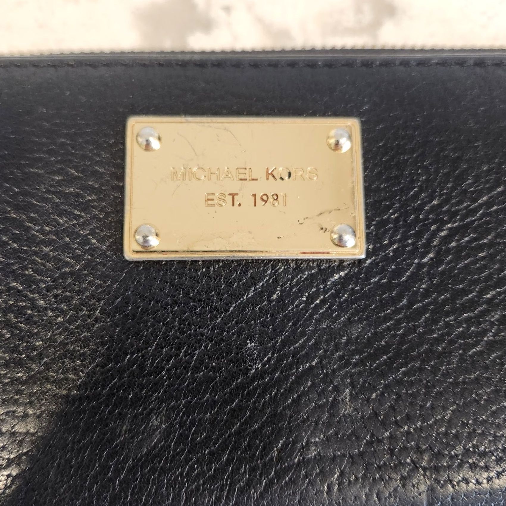 Michael Kors Michael Kors Wallet Black Leather Zip-Around Gold Plate Logo Womens S Small Used Condition Size ONE SIZE - 4 Thumbnail