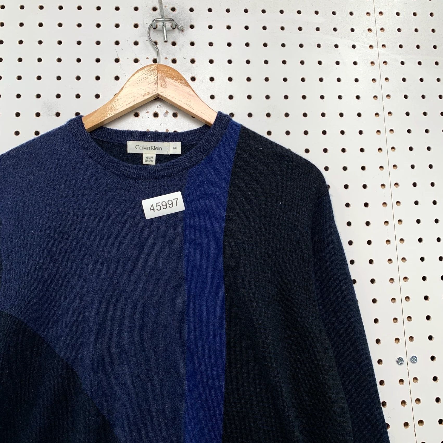 Calvin Klein Calvin Klein Mens Large Blue Merino Wool Lightweight Casual Sweater Wool Blend Knit Pullover Crew Neck Long Sleeve Solid 60s? Size US L / EU 52-54 / 3 - 7 Thumbnail