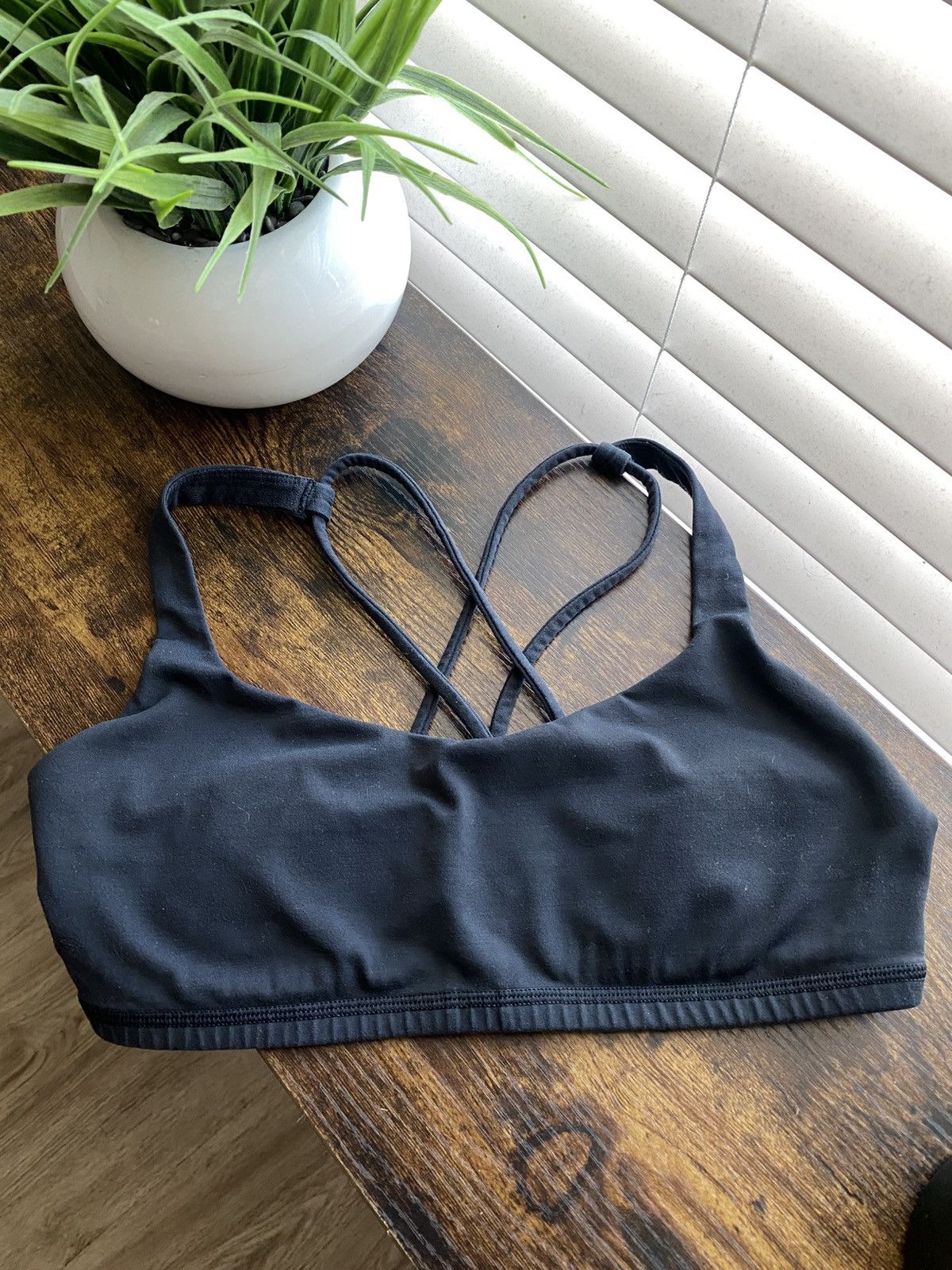 Lululemon Lululemon Black Strappy Sports Bra Top Size M / US 6-8 / IT 42-44 - 1 Thumbnail