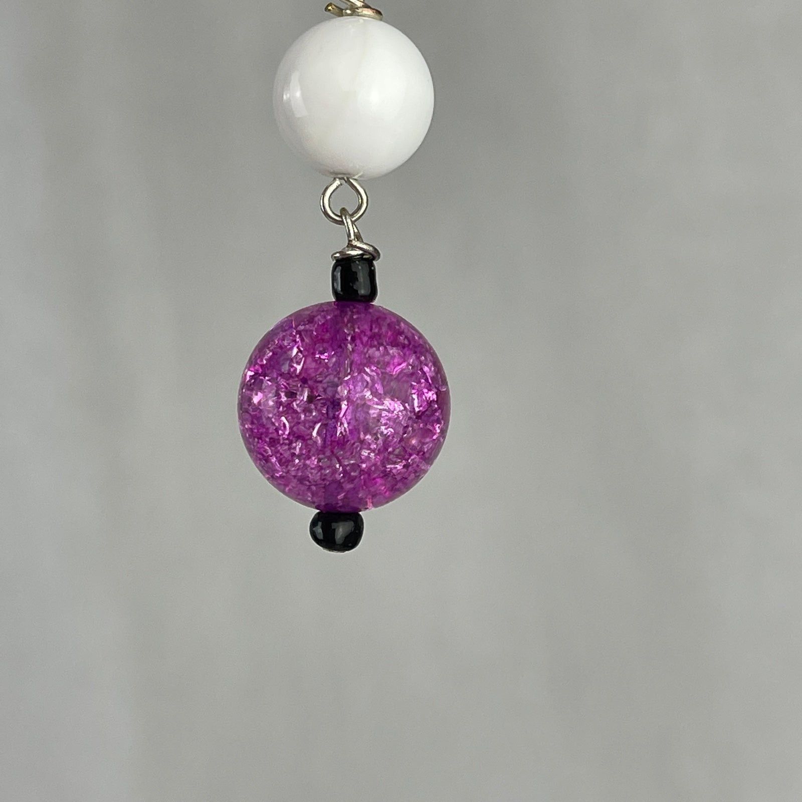 Handmade Crackle Glass Magenta Cream White Bead Earrings Handmade Size ONE SIZE - 8 Thumbnail