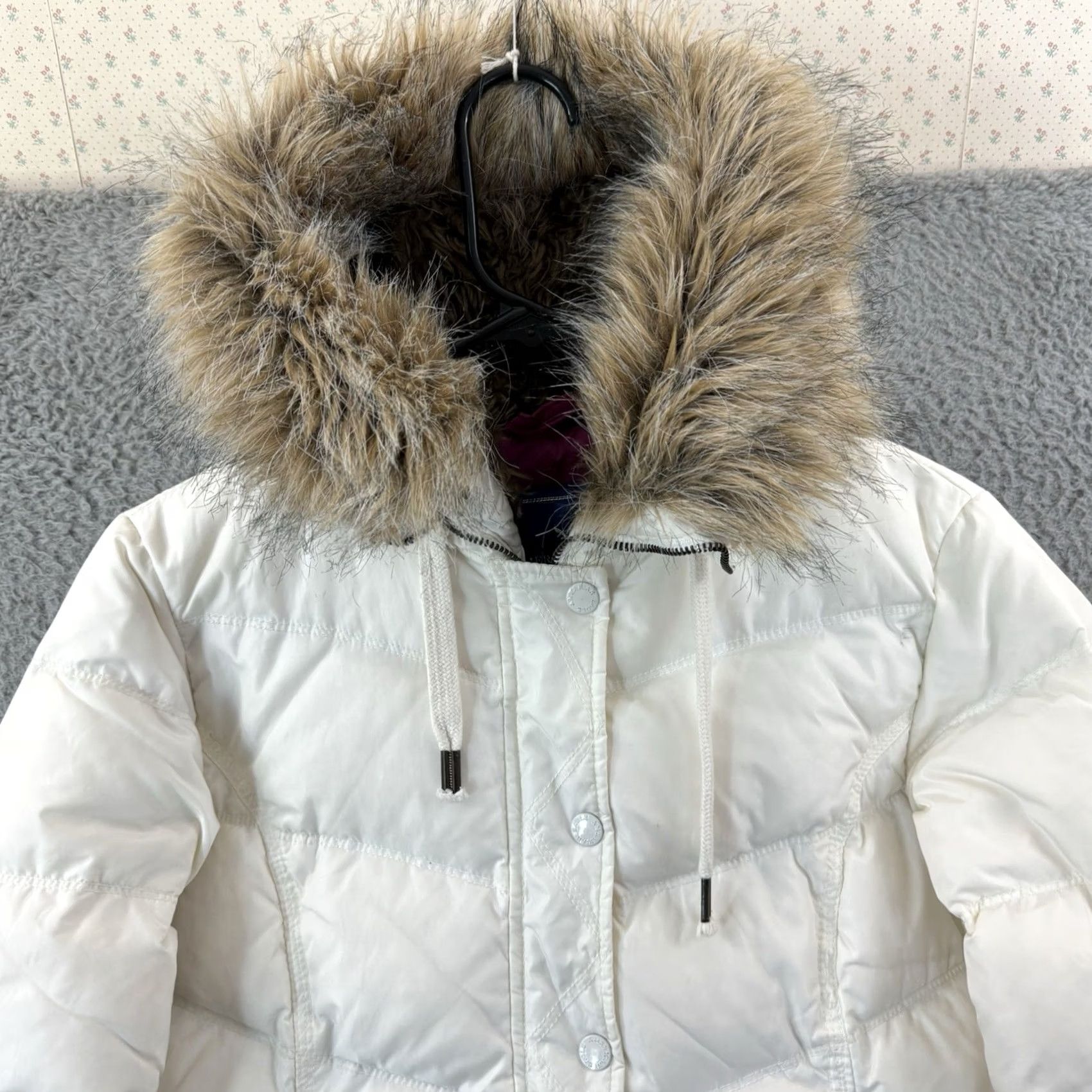 American Eagle Outfitters VINTAGE American Eagle Outfitters Jacket Womens M White Faux Fur Zip Bomber Hooded Size M / US 6-8 / IT 42-44 - 3 Thumbnail