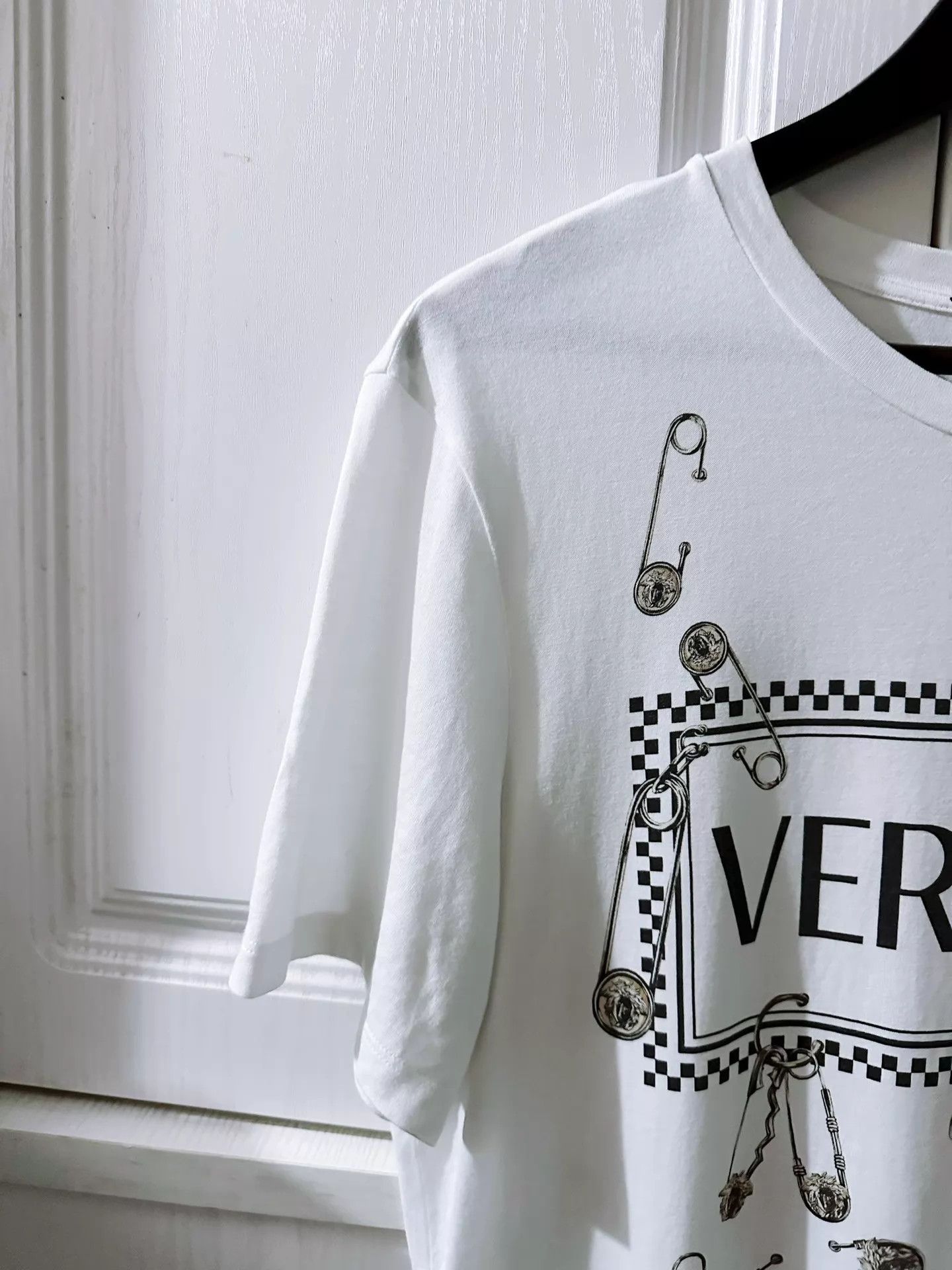 Versace Versace Safety Pin Print Short Sleeve Tee 95 New Size US S / EU 44-46 / 1 - 4 Thumbnail